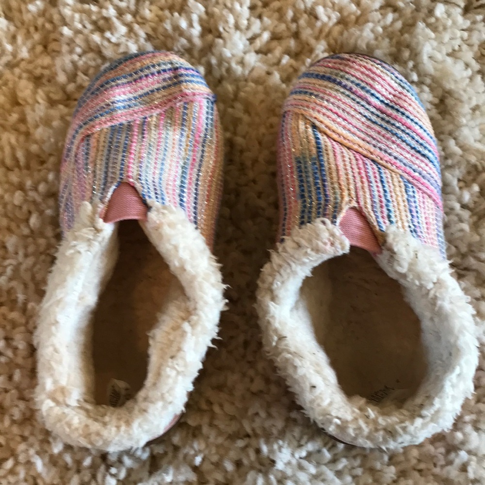 TOMS slip on girls shoes- CUTE 💕 11